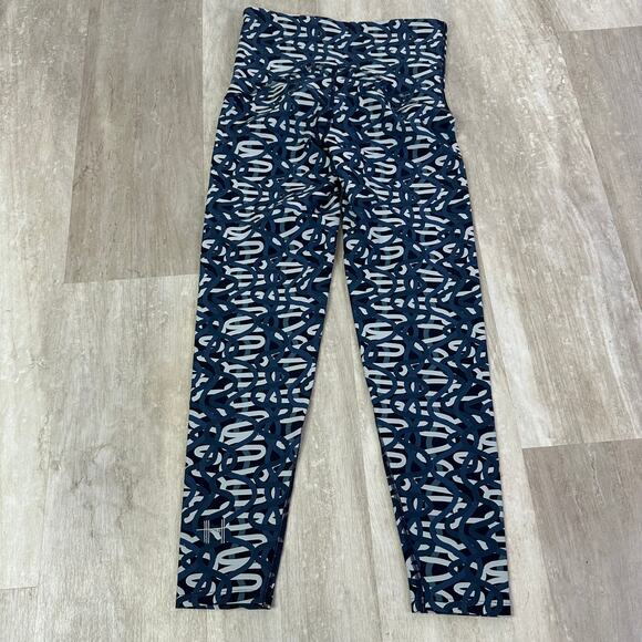 Spanx Illuminate Her 7/8 Leggings in Making Waves Navy Size Small - Picture 9 of 9
